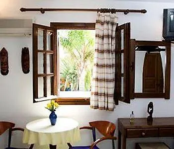 Eden Park Lejlighedshotel Páros